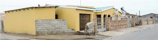  ?? Picture: FREDLIN ADRIAAN ?? TRAGIC END: Councillor Zwelandile Booi died as he drove into this wall after being shot twice in Kwazakhele in February