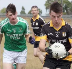  ??  ?? Tom Byrne of Kilrush is pursued by Kilmore’s Criostóir Reville.