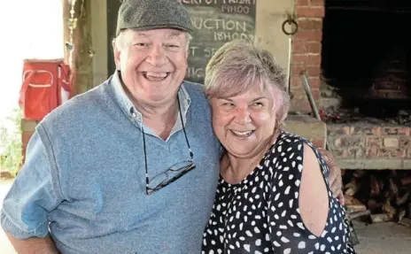  ?? Picture: ROB KNOWLES ?? NAUGHTY BUT NICE: George and Maureen Calvert were enjoying a Sunday afternoon at the Ploughman Pub where George kept his friends laughing while he told some jokes