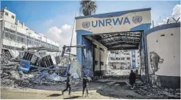  ?? Omar Ishaq / DPA ?? Edificios dañados de la UNRWA en la ciudad de Gaza.