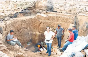  ?? ?? En enero, el equipo de la Dra. Julia Mayo retomó la excavación de la tumba 9.