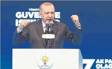  ?? FOTO: ADEM ALTAN/AFP ?? War da was? Recep Tayyip Erdogan will in Sachen Wirtschaft „Gas geben“– die jüngsten Turbulenze­n spielte er herunter.