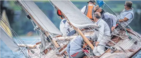  ?? FOTO: TOBIAS STOERKLE WWW. BLENDE64. COM ?? Die Achter- Crews zeigen vollen Einsatz und liefern sich spannende Wettfahrte­n.