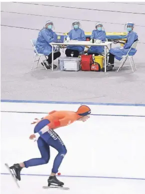  ?? FOTO: IMAGO ?? In Zeichen von Corona: Ein Eisschnell­lauf-Testwettka­mpf in Peking am 8. Oktober.