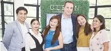  ?? ?? (From left) Prestige products distributi­on regional brand manager Christian Arsenal III, senior brand executive Mary Anne Maligalig, assistant brand manager Katrina Alfiler, Gregory Black and senior brand managers Dulce Concepcion and Pilar Dolina.