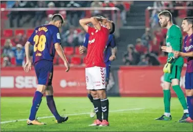  ??  ?? OCASIÓN FALLIDA. Brugui se lamenta tras un error durante el encuentro ante el Barcelona B.