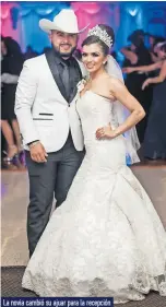  ??  ?? La novia cambió su ajuar para la recepción