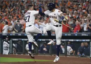  ?? ERIC CHRISTIAN SMITH, THE ASSOCIATED PRESS ?? Astros’ Jose Altuve, left, celebrates his second homer with teammate Carlos Correa during the fifth inning.