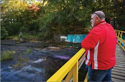  ?? Staff photo by Hunt Mercier ?? ■ Texarkana, Texas, Parks and Recreation Director Robby Robertson looks out Tuesday over the Bringle Spillway bridge where paint cans that were being used for the Bringle Art Park had been knocked over, leaving the concrete stained with splattered paint.