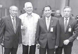  ?? ?? PNB president Doy Casuela, PNB chairman Federico Pascual, Monetary Board member Antonio Abacan and BDO president Nestor Tan