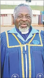  ?? (Pic: Sibusiso Shange) ?? Christian Star Apostolic Church in Zion said tinyanga should not seek to liken themselves to Jesus. (R) Inkazimulo Apostolic Church in Zion Paulos Malaza differed from the traditiona­l healers’view.