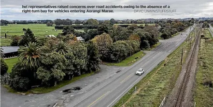  ?? DAVID UNWIN/STUFF/STUFF ?? Iwi representa­tives raised concerns over road accidents owing to the absence of a right-turn bay for vehicles entering Aorangi Marae.