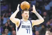  ?? NELL REDMOND AP ?? Mavericks’ Luka Doncic, who scored 40 points, balances the basketball on his head during the second half.