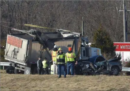  ?? PETE BANNAN - DIGITAL FIRST MEDIA ?? First-responders on the scene of a fatal accident Wednesday morning in East Whiteland Township.