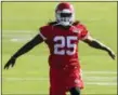  ?? THE ASSOCIATED PRESS FILE ?? Then-Chiefs running back Jamaal Charles, seen enjoying a summer camp day in St. Joseph, Mo. last August, might end up trying to recapture his health and his career with the Eagles if they indeed make a pitch for the free agent.