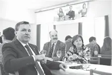  ?? Peter Schneider/Keystone via AP ?? ■ Werner Salzman, front left, Swiss parliament­arian of conservati­ve party SVP and a member of the committee against European Union gun laws and policies, speaks at the committee’s meeting Sunday in Burgdorf, Switzerlan­d. Swiss voters clearly accepted the E.U.’s stricter gun control at the national ballot.