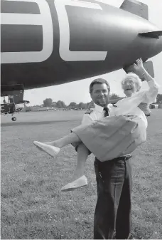  ?? ?? Eleanor Leeland with an airship captain at White Waltham Airfield in 1997. Ref:134757-6