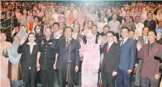  ??  ?? Sapawi (centre) and Yayasan Sabah Group staff during the taking of the corruption-free pledge. Also seen is Sabah MACC director Datuk Sazali Salbi (fourth left).