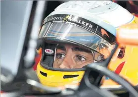  ?? FOTO: GETTY ?? Fernando Alonso, en el cockpit de su MCL32 antes de salir a la clasificac­ión de ayer