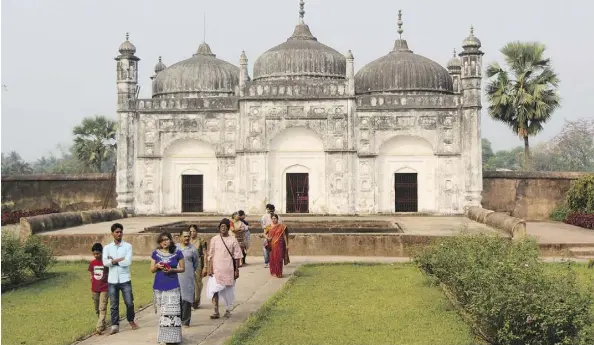  ?? AARON SAUNDERS ?? G Adventures offers small-ship river cruises along India’s Ganges River, where every village helped make for a fantastic journey.