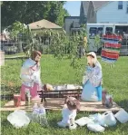  ?? COURTESY OF JULIO GUERRERO ?? A Nativity scene depicts Jesus, Mary and Joseph as migrants held in detention centers. The scene was set up Friday at a taco truck rally in Milwaukee.