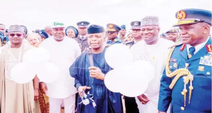  ?? Photo: VP Office ?? Vice President, Yemi Osinbajo; (middle), Enugu State Governor, Ifeanyi Ugwuanyi; (second left), Chief of the Air Staff, Air Marshal Oladayo Amao; (right), and others during the Nigerian Air Force Day at the NAF Base in Enugu State