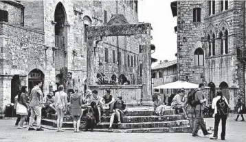  ?? CAMERON HEWITT/RICK STEVES’ EUROPE ?? Today’s tourists hang out at San Gimignano’s Piazza della Cisterna, by the same well locals used 1,000 years ago.