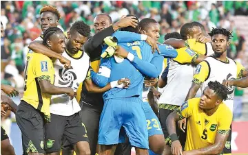  ?? — AFP photo ?? Jamaica’s players celebrate after defeating Mexico 1-0 in their semi-final game during the 2017 CONCACAF Gold Cup at the Rose Bowl Stadium in Pasadena, California on July 23, 2017.