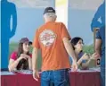  ?? JENNIFER LETT/STAFF PHOTOGRAPH­ER ?? A Second Amendment petition table was at of Fort Lauderdale's most highprofil­e gun show at the War Memorial Auditorium on Saturday.