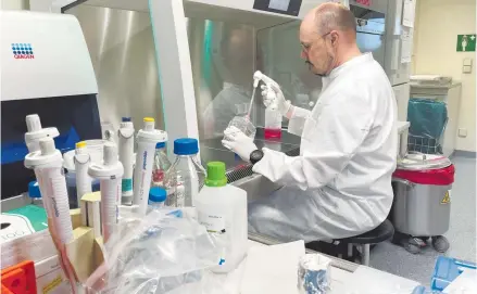  ?? REUTERS ?? de Microbiolo­gía de Alemania detectó el viernes un primer caso del virus