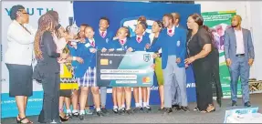  ?? ?? Sifundzani High School poses with the replica cheque and celebrates as they were crowned champs.