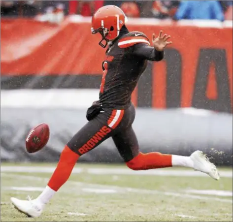  ??  ?? Browns punter Britton Colquitt kicks against the Cincinnati Bengals Dec. 11 in Cleveland. ASSOCIATED PRESS FILE