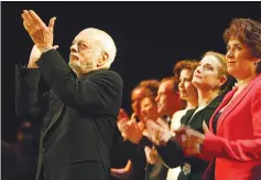  ?? (Seth Wenig/Reuters) ?? HAROLD PRINCE applauds during the curtain call of ‘The Phantom of the Opera’ in New York City in 2006.