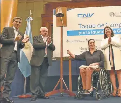  ?? CEDOC PERFIL ?? EN LA BOLSA. Balestra con Michetti y Luis Caputo, el año pasado.