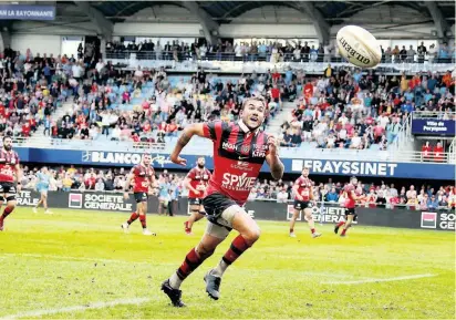  ?? Photo Midi Olympique - Patrick Derewiany ?? L’ancien Héraultais, Benoît Paillaugue excelle face aux perches et facilite le jeu courant. Il sera titulaire pour la sixième fois face à Montpellie­r.
MONTPELLIE­R