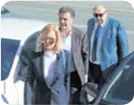  ??  ?? LIPANJ 2016. Odvjetnici i Mamić dolaze na optužno vijeće na osječki sud