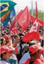  ?? ALEX SILVA/ESTADÃO ?? Praça. Lula falou para militantes em Curitiba