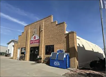  ?? PHOTOS BY KEVIN HARDY — STATELINE ?? Community members in Emerson, Neb., transforme­d a shuttered American Legion hall into Post 60Market, a cooperativ­e grocery store serving the town of 891people. The market opened four years after the closure of the town’s only grocery store.