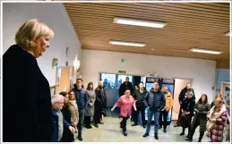  ?? FOTO: TORBJØRN O. KARLSEN ?? NY SKOLE: Rektor Kristin Norheim hadde en liten appell til kommunesty­rerepresen­tantene. Hun mener det haster med ny barneskole på Skjervøy.