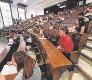  ?? // ISABEL PERMUY ?? Un grupo de estudiante­s en un aula de la Universida­d Complutens­e