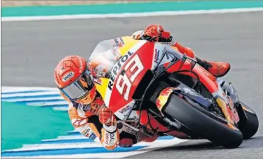  ??  ?? Marc Márquez rueda con la Honda durante el pasado GP de España celebrado en el circuito de Jerez.