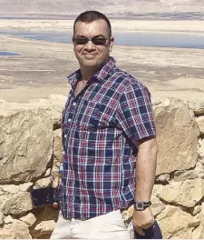  ??  ?? The coolest country manager ever: Rob Bradshaw in Masada National Park