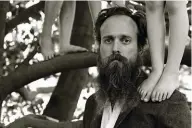  ??  ?? Folk mit Samtstimme: IRON & WINE