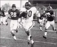  ?? Bettmann Archive ?? Former Chicago Bears star Gale Sayers, nicknamed “The Kansas Comet” and considered among the best open-field runners the game has ever seen, died Wednesday, according to the Pro Football Hall of Fame.