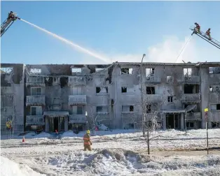  ?? PHOTOS: PIERRE OBENDRaUF ?? Firefighte­rs continue to work the scene of fatal fire in Longueuil on Saturday.