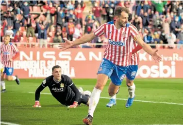  ?? ?? Stuani celebra el gol que marcó ante el Fuenlabrad­a.