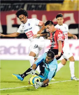  ?? DIANA MÉNDEZ ?? Darryl Parker fue titular en la pretempora­da de Cartaginés y tuvo una actuación destacada ante Carmelita en el debut brumoso.