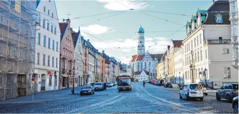  ?? Fotos: Bernd Hohlen ?? Der südliche Abschnitt der Maximilian­straße ist deutlich weniger belebt als die übrigen Bereiche.