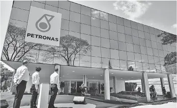  ??  ?? The facility located at the Petronas Lubricants Brazil’s blending plant here, focuses on developmen­t of the latest industrial fluids, lubricants and greases, while serving as a centre for technical expertise, customer assistance, product management and quality control activities.