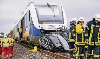  ?? FOTO: CHRISTOPH REICHWEIN ?? Im Mai verstarb ein Mann bei einem Unfall an einem unbeschran­kten Bahnüberga­ng in Xanten.